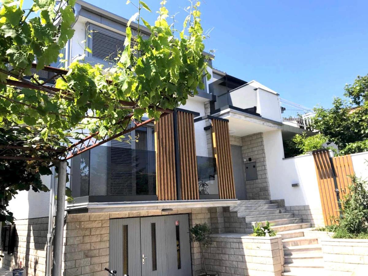 Sunny House Apartment ซัมบราทิยา ภายนอก รูปภาพ