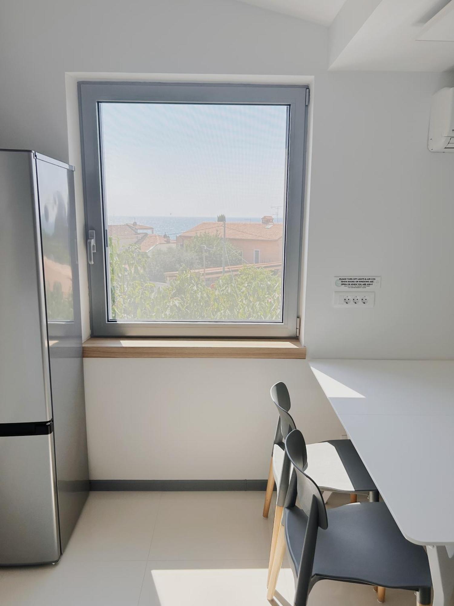 Sunny House Apartment ซัมบราทิยา ภายนอก รูปภาพ
