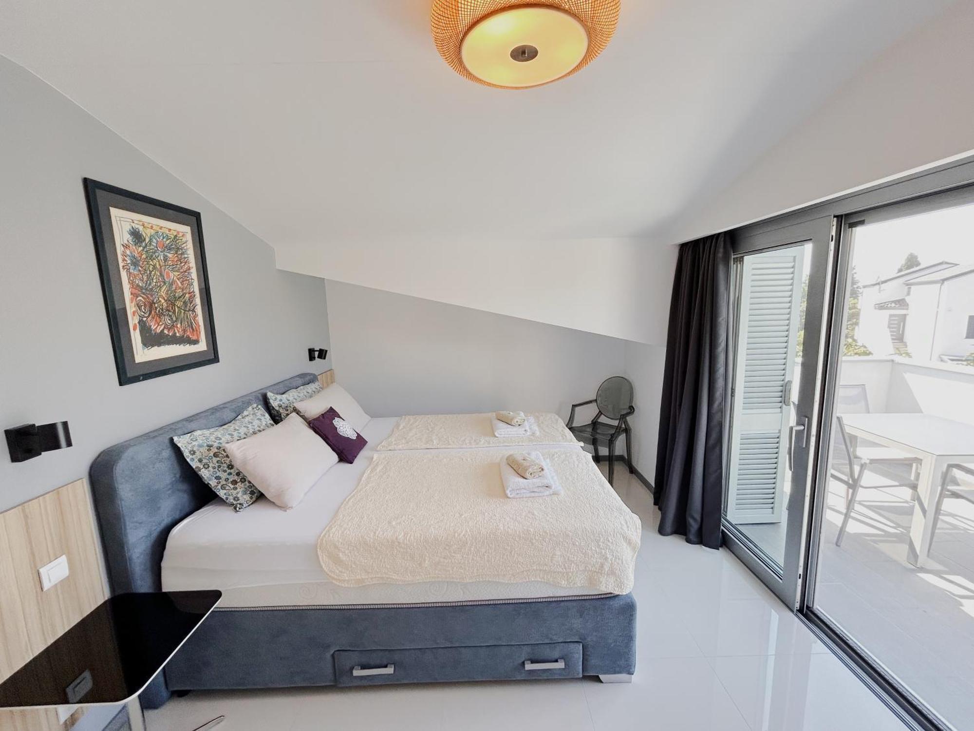 Sunny House Apartment ซัมบราทิยา ภายนอก รูปภาพ