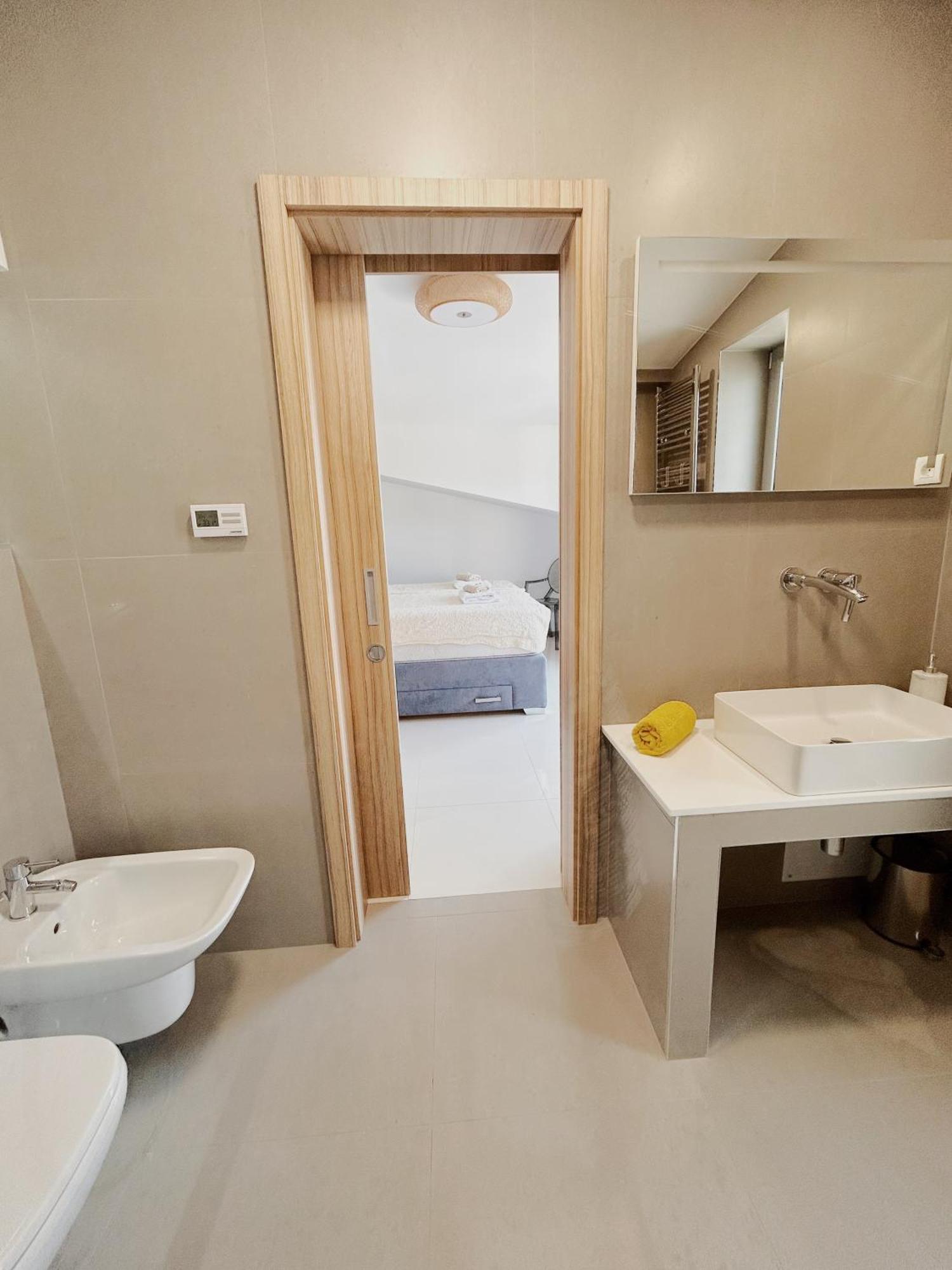 Sunny House Apartment ซัมบราทิยา ภายนอก รูปภาพ