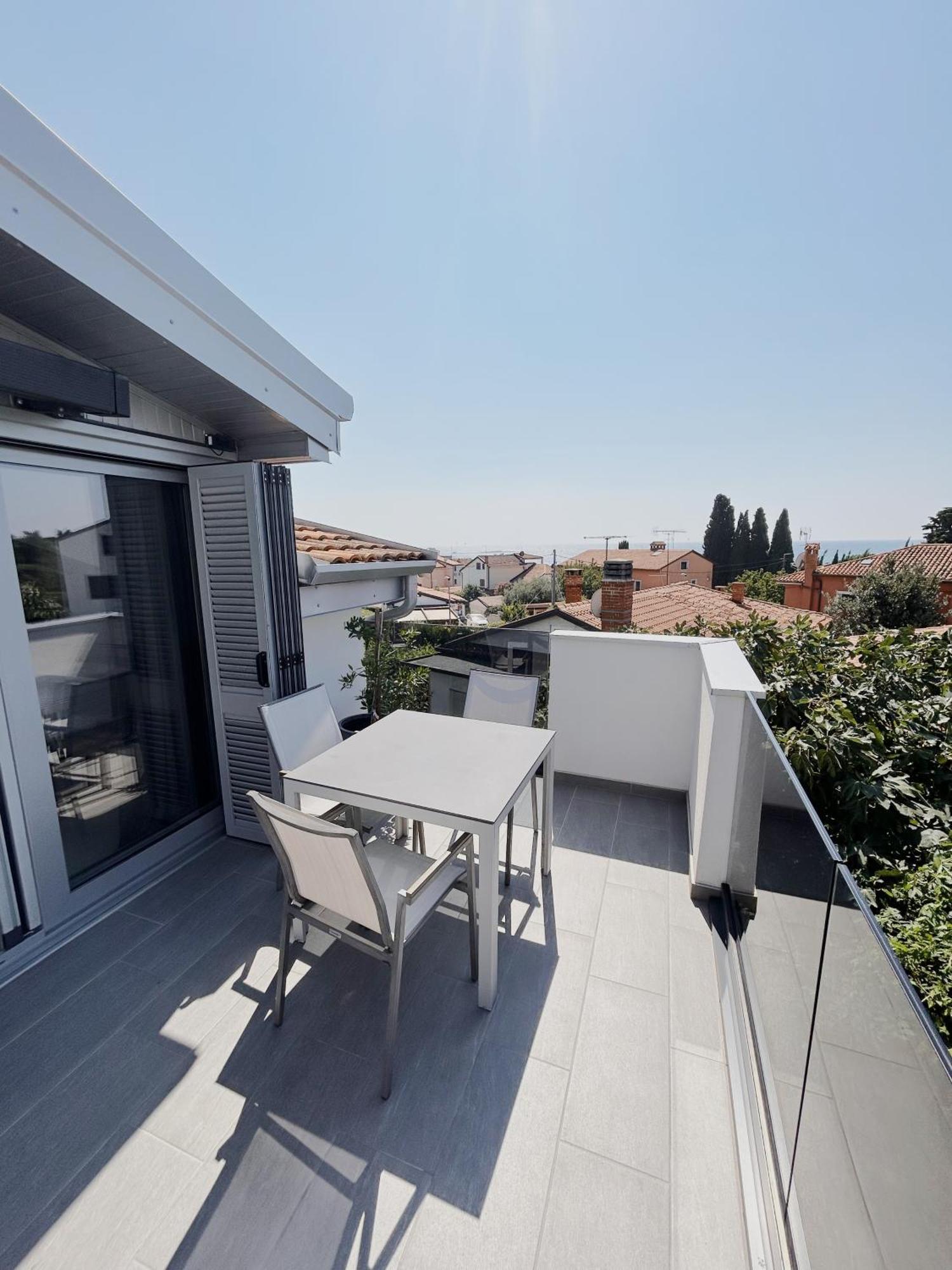 Sunny House Apartment ซัมบราทิยา ภายนอก รูปภาพ