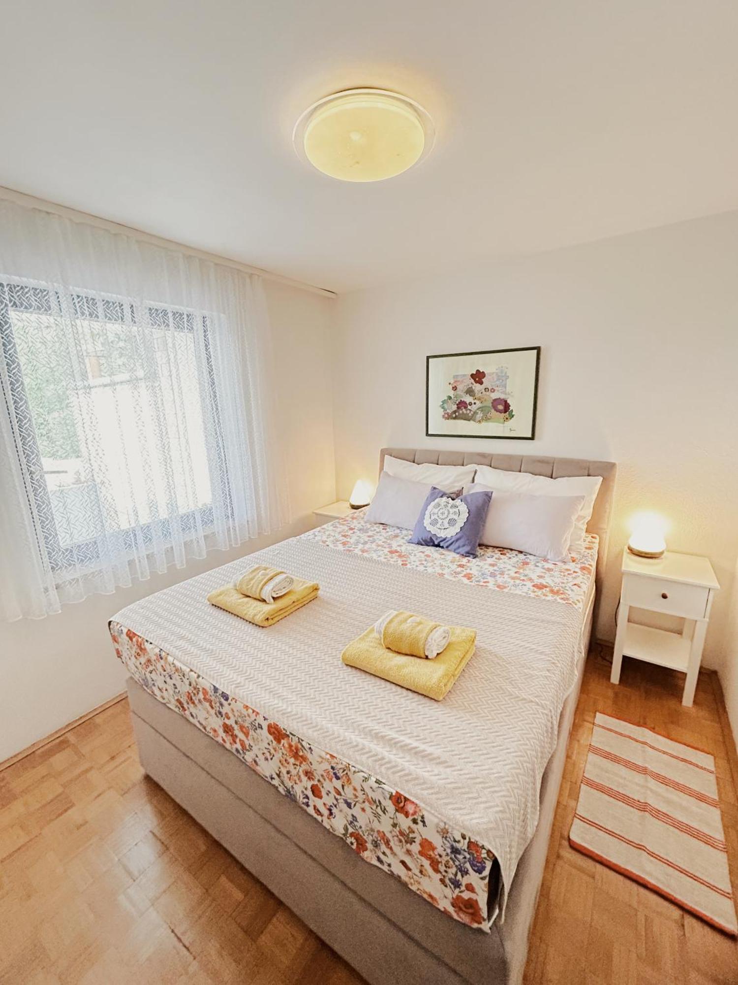 Sunny House Apartment ซัมบราทิยา ภายนอก รูปภาพ